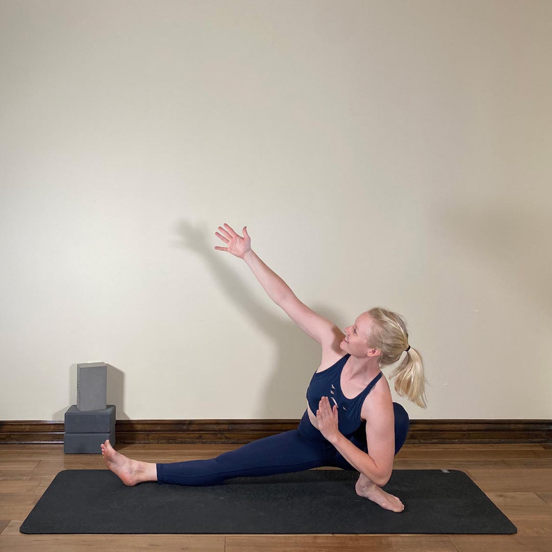 Janu Bhuja Utthita Parsva Skandasana
