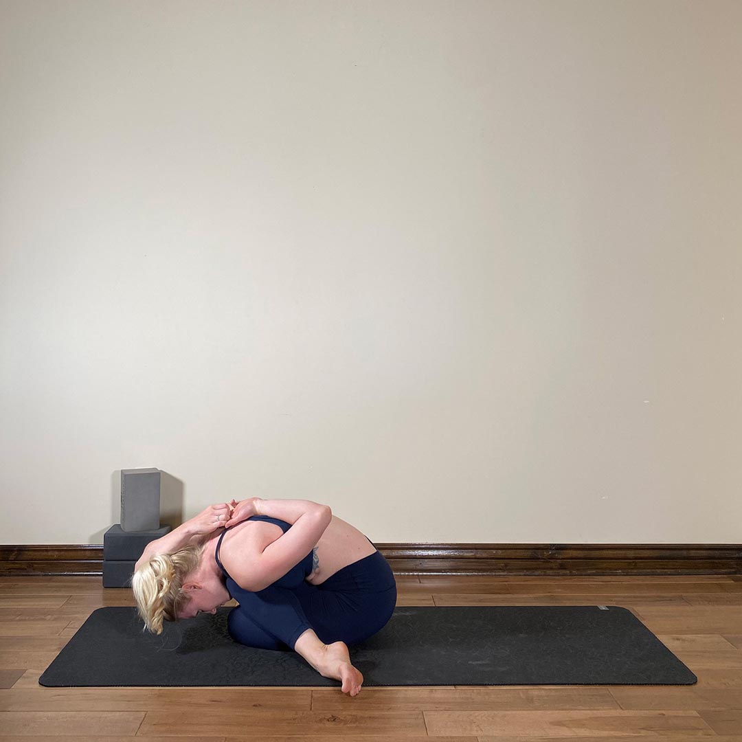 Bound Gomukasana, Hasta Baddha Gomukasana