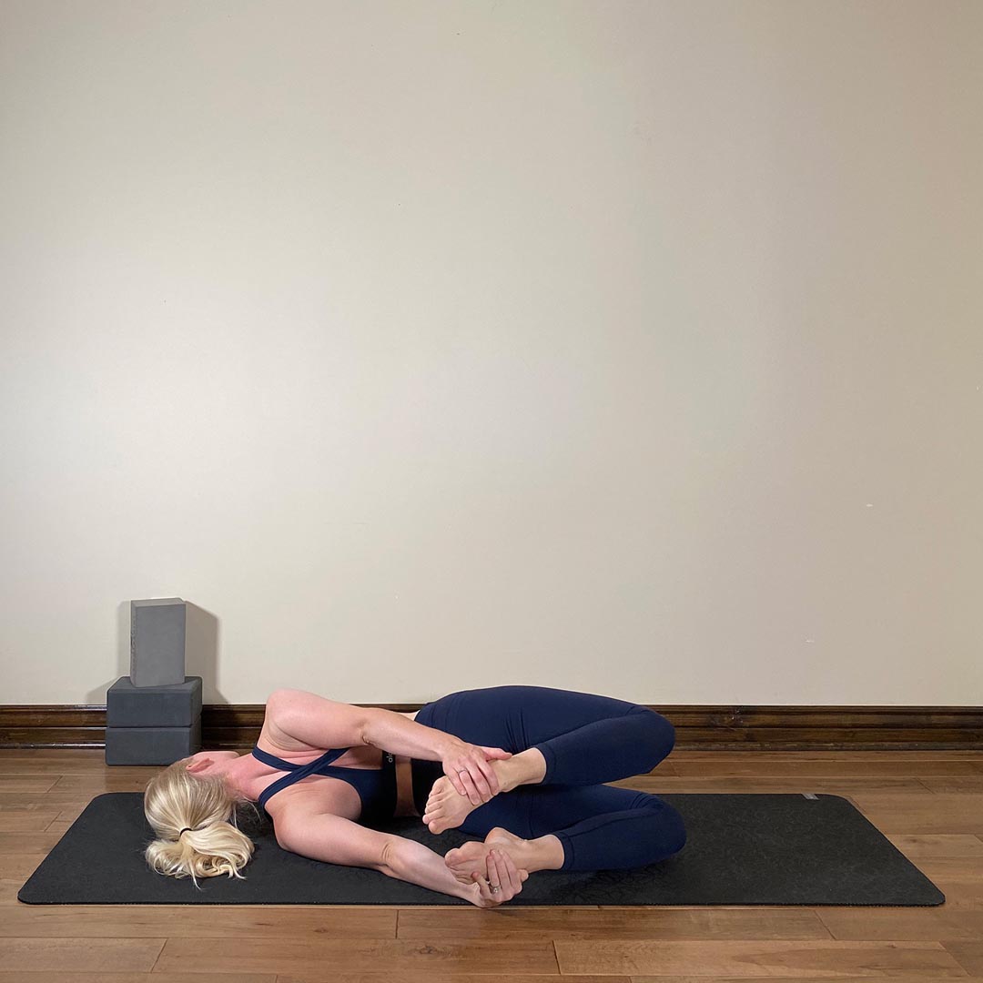 Sideways Bow Pose, Parsva Danurasana